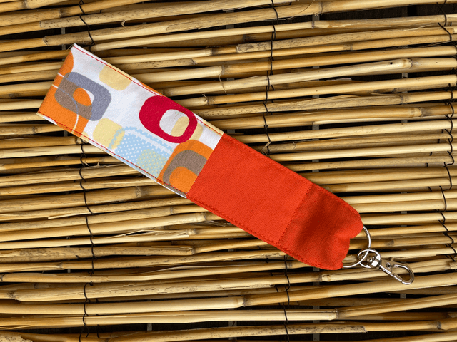 Porte clé lanière/dragonne en tissu de coton imprimé et uni avec anneau et mousqueton.